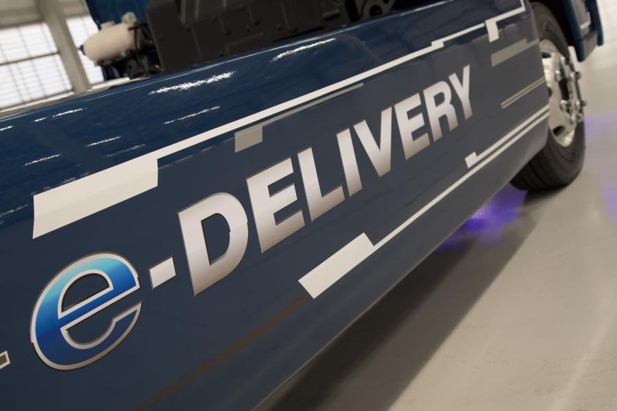 Логотип Volkswagen e-Delivery 2017 года  (фото 13 из 28)